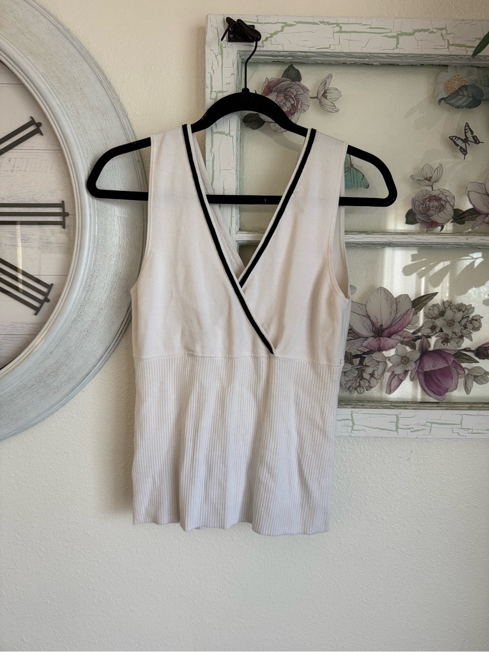 LOFT Cream V-Neck Sleeveless Knit Top